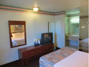 Super 8 Dallas Love Field Market Center
