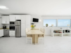 Beach Condo - Meia Praia - 3 Min Walk to Beach