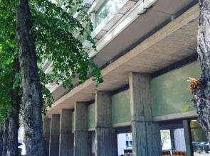 Bright studio with great location. Huge glazed balcony.