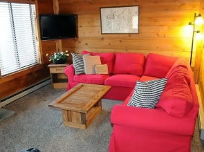Seven Springs Swiss Mountain 3 BR Condo, Sleeps 8! by RedAwning