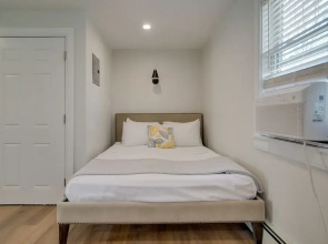 Cozy Falmouth Studio ~ 2 Mi to Beach & Dining