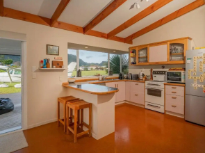 Hangar 17 - Pauanui Holiday Home