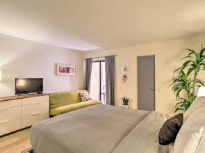 Palm Springs Hideaway w/ Resort Amenities!