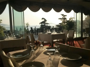 Island Hotel