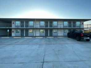 Super 8 by Wyndham Sulphur South