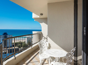 Aristocrat Apartments