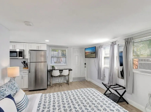 Cozy Cottage 5 Min to Beach Perfect for Couples