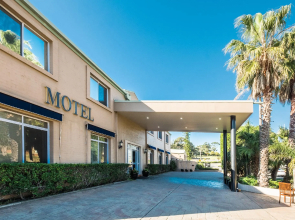 Mollymook Shored Hotel