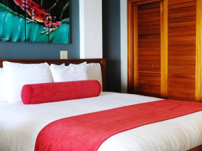 Tropical Suites Hotel