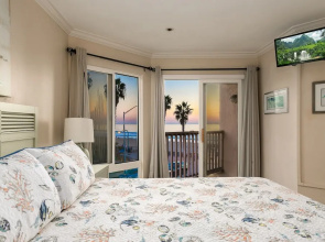 All-suite Pierside W/ Ocean-view Balconies 2 Bedroom Condo