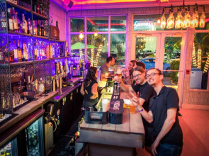 Beds n' Drinks Hostel