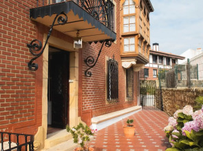 Villa colonial Jardin Algorta centro Puerto Viejo