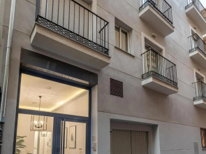 Central stylish and elegant 1 & 2 BR apartments III