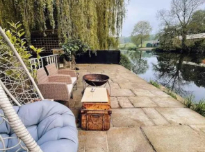 Artist's Riverside Home