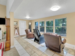 Modern Family Retreat Near Orlando Attractions