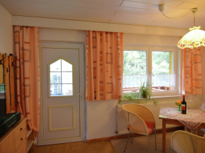 Spacious Stay Near Trails