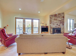 Deep Creek Lake Townhome w/ Deck & Water Views