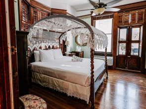 Amsterdam's Curry Mansion Inn