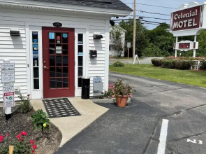 Colonial Motel