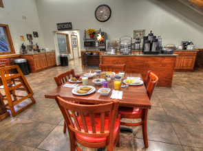 Crossroads Inn & Suites