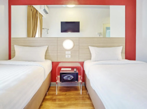 Red Planet Makati Amorsolo