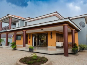 Ampric GuestHouse and Lounge