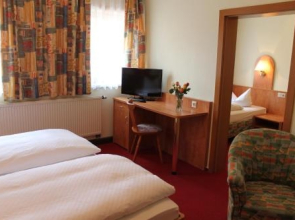 Gasthaus & Pension Zum Roten Haus