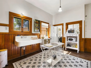 Historic Brinkmeyer Manor-steps to Downtown Charm