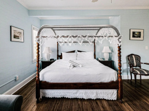 Amsterdam's Curry Mansion Inn