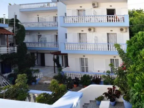 Michaelas Apartments & Studios