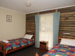 Halls Gap Log Cabins