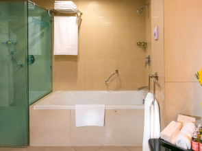 Отель Swissotel Al Murooj Dubai