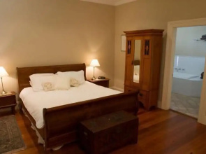 Tizzana Winery Bed & Breakfast