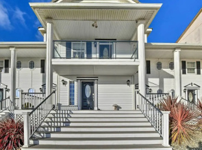 Eagles View Condo in Ocean Shores w/ 3 Balconies