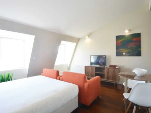 Modern Apartment in Porto's Vibrant Heart