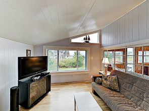 Ocean-view Sunrise - Steps To Beach 2 Bedroom Cottage