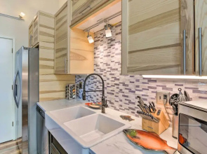 Stylish Anchorage Townhome ~ 1 Mi to Downtown