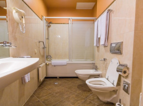 Royal Square Hotel & Suites