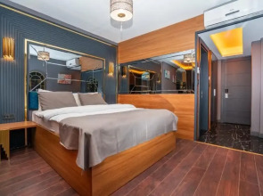 216 Eagle Palace Suite