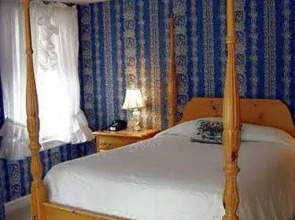 Harbor House Inn