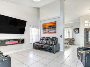 3 Mi to Marina: Riverview Family Home w/ Lanai!
