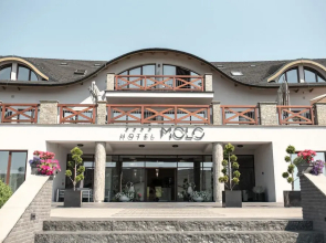 Molo Resort Hotel