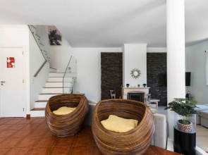 Sesimbra Stylish Villa by Homing