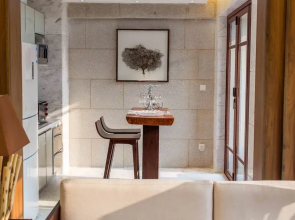 Hui Zhou Hou Niao Shui Rong Zhuang Villa