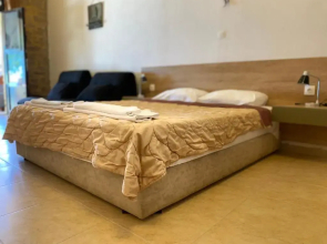 Apanemia Rooms