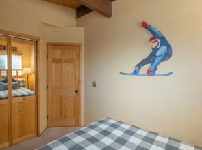 Bearadise Views -located In A Desirable Area Of Big Bear With Beautiful Views From The Hot Tub! 3 Bedroom Home