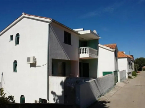 Apartments with a parking space Murter - 18630