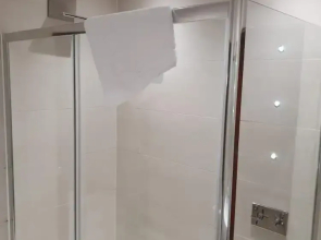 The Famous Floor Sleeps 26 and Group Acc Sleeps30