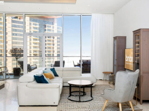 Lux 1 BR Pvt Beach Palm by Bnbme Homes