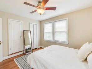 Modern Alexandria Townhome ~ 2 Mi to Old Town!